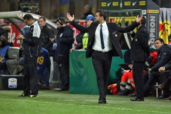 Mi pare la versione 2013 dell'immortale "io me ne vado, ma lei si vergogni!"