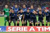 Che la squadra sarebbe stata disordinata in campo era evidente fin dalla foto pre-partita.... guarda qui che roba!