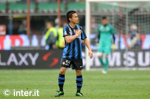 E' alto, biondo e con gli occhi azzurri. Che straveda per lui?