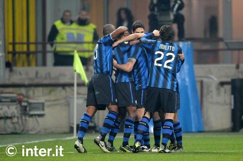 Uniti si vince. Se poi non si dorme, ancora meglio...