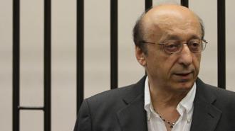 Non c'è che dire: le righe verticali gli donano sempre...