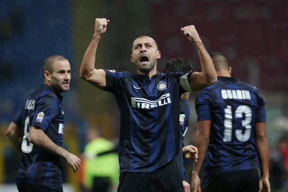 Visto il soggetto in questione (l'uomo che non deve ridere mai!) prendiamolo come un sorrisone a 32 denti.  Grande Muro!