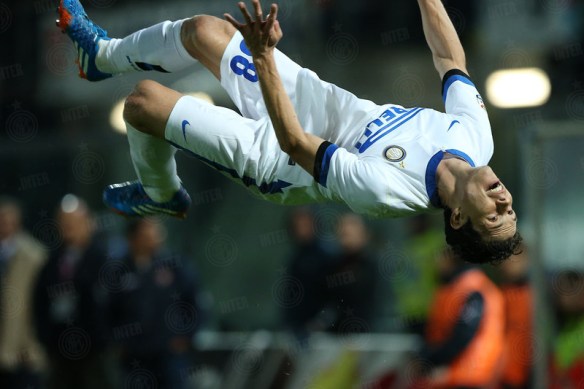 almeno guardiamo gli acrobati al circo...