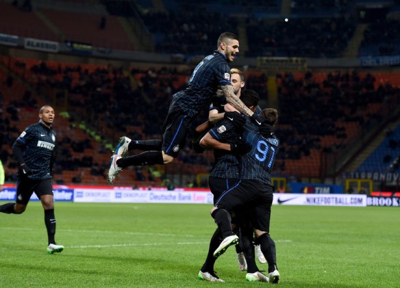 Oltre a non esultare dopo i gol, ecco Icardi scatenare la rissa in campo con i compagni. Spogliatoio spaccato. Crisi Inter. Dov'è la Società?