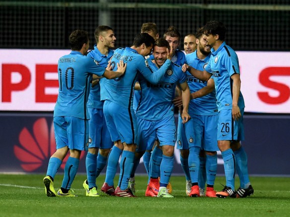 Altro motivo per non andare in Europa League: non dover più vedere i nostri con la canotta del pigiama dopo lavaggio sbagliato...