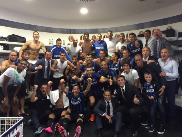 Il solito spogliatoio spaccato... Intervengono anche bambini e dirigenti per placare la rissa...