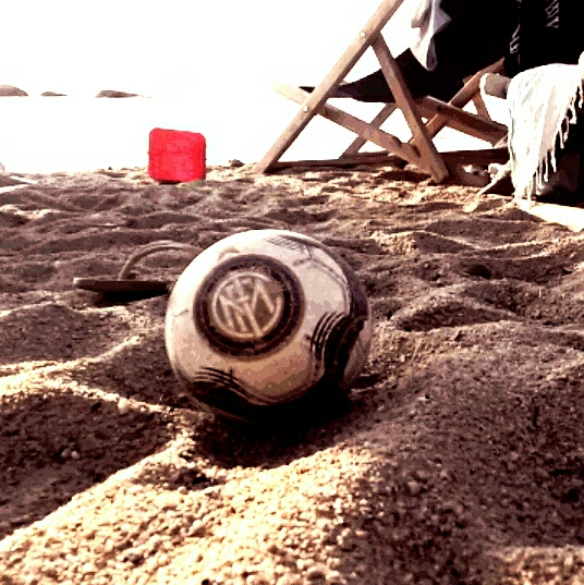 Sarò masochista, ma a me quella dell'interista sognatore sotto l'ombrellone è sempre piaciuta :) 