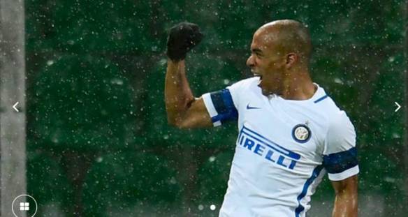 "Joao Meravigliao" è troppo banale e scontata come didascalia. Quindi la lascio.